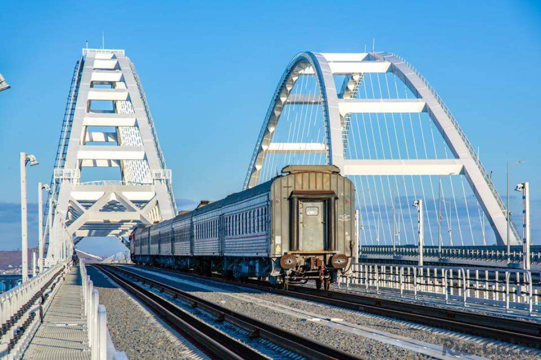 Поезд в Крым через мост